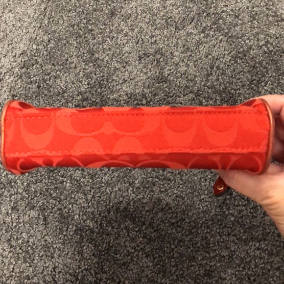 Coach/Estee Lauder red cosmetic pouch - Picture 4 of 11
